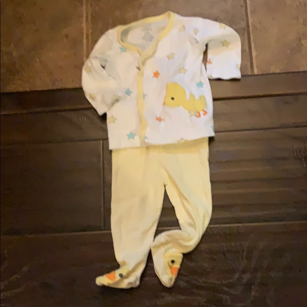 2-Pc Carter’s (Child of Mine) Layette!